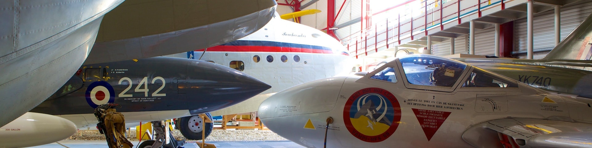 Museu Solent Sky mostrando aeronave e vistas internas
