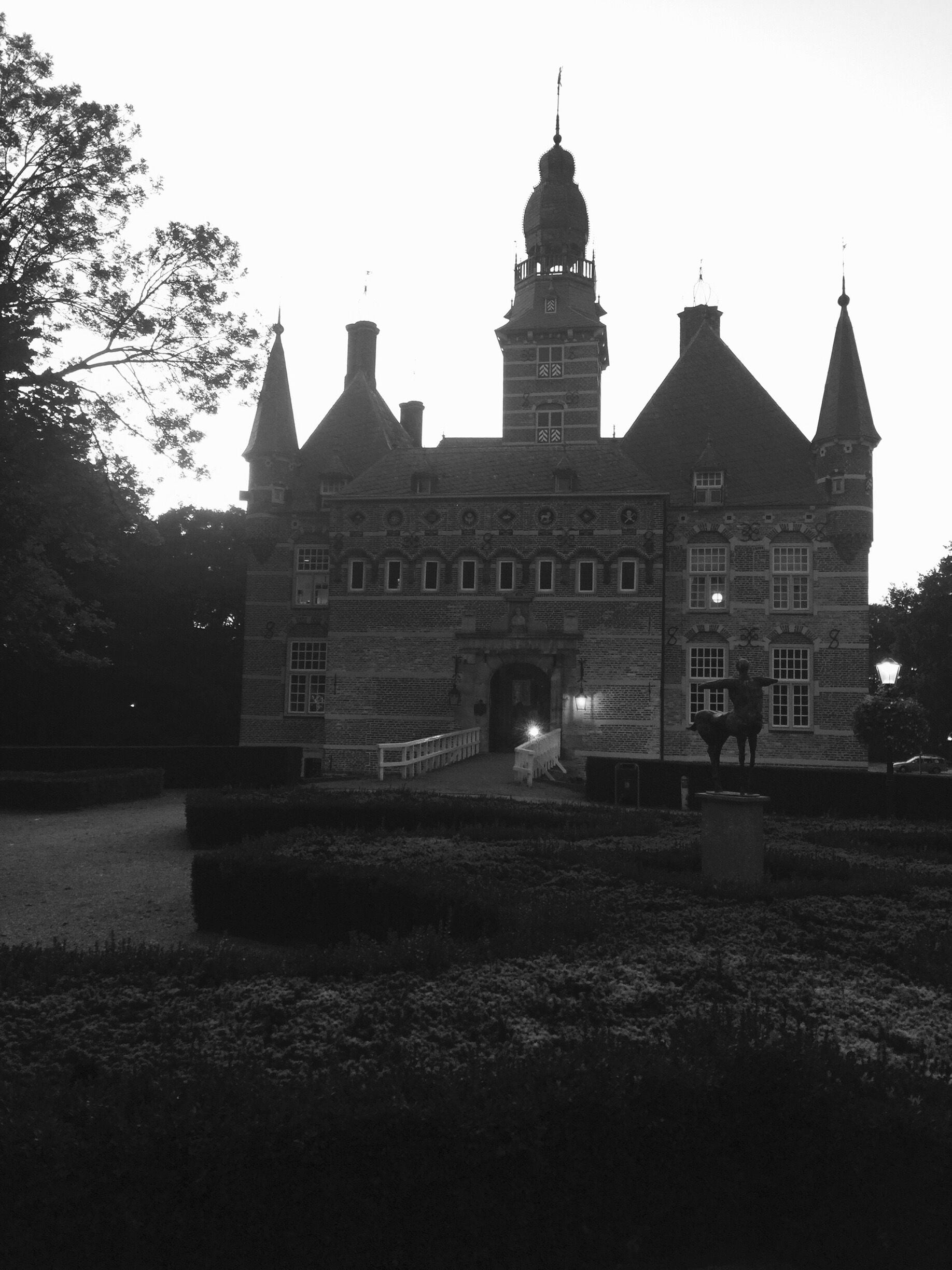 Black and White 👻 in Wijchen is an amazing Castel with an Museum inside. 