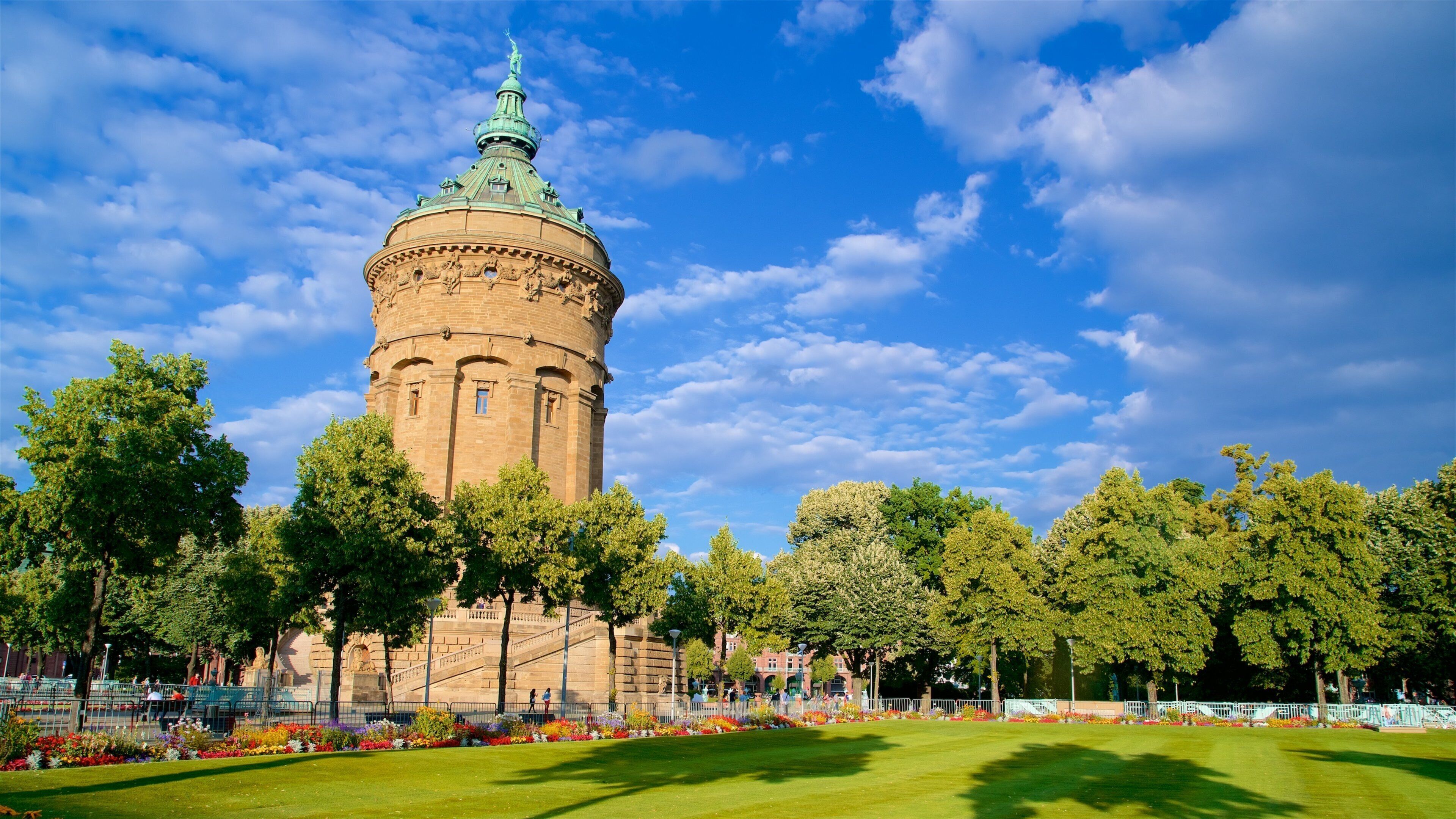 Mannheim Water Tower que inclui um jardim e arquitetura de patrimônio