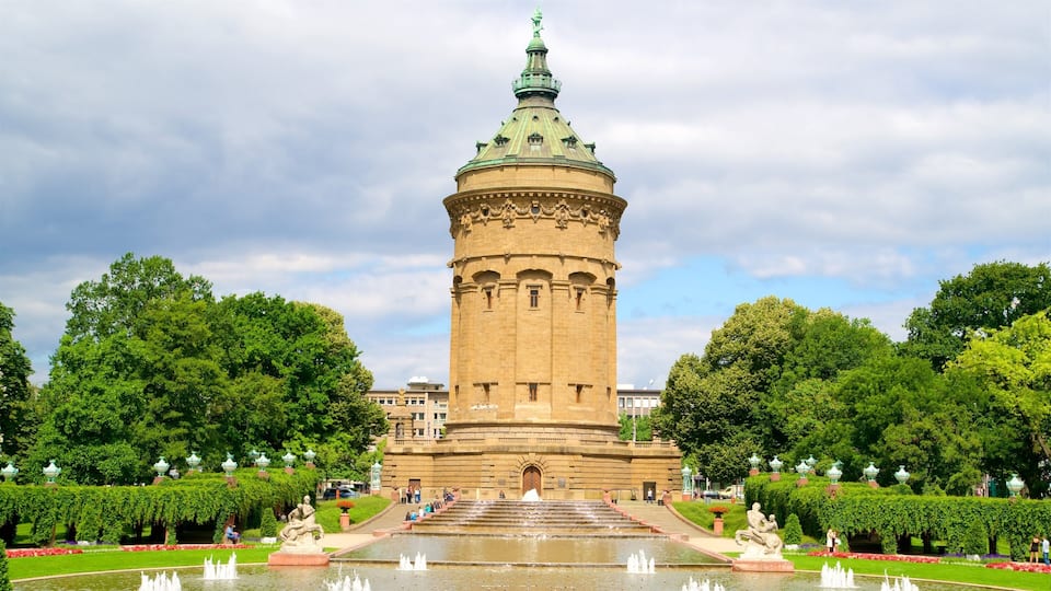 Mannheim Water Tower which includes heritage architecture, a fountain and a park