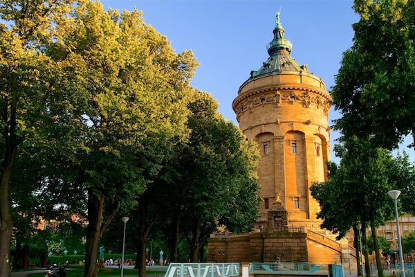 Mannheim Water Tower qui includes jardin et patrimoine architectural