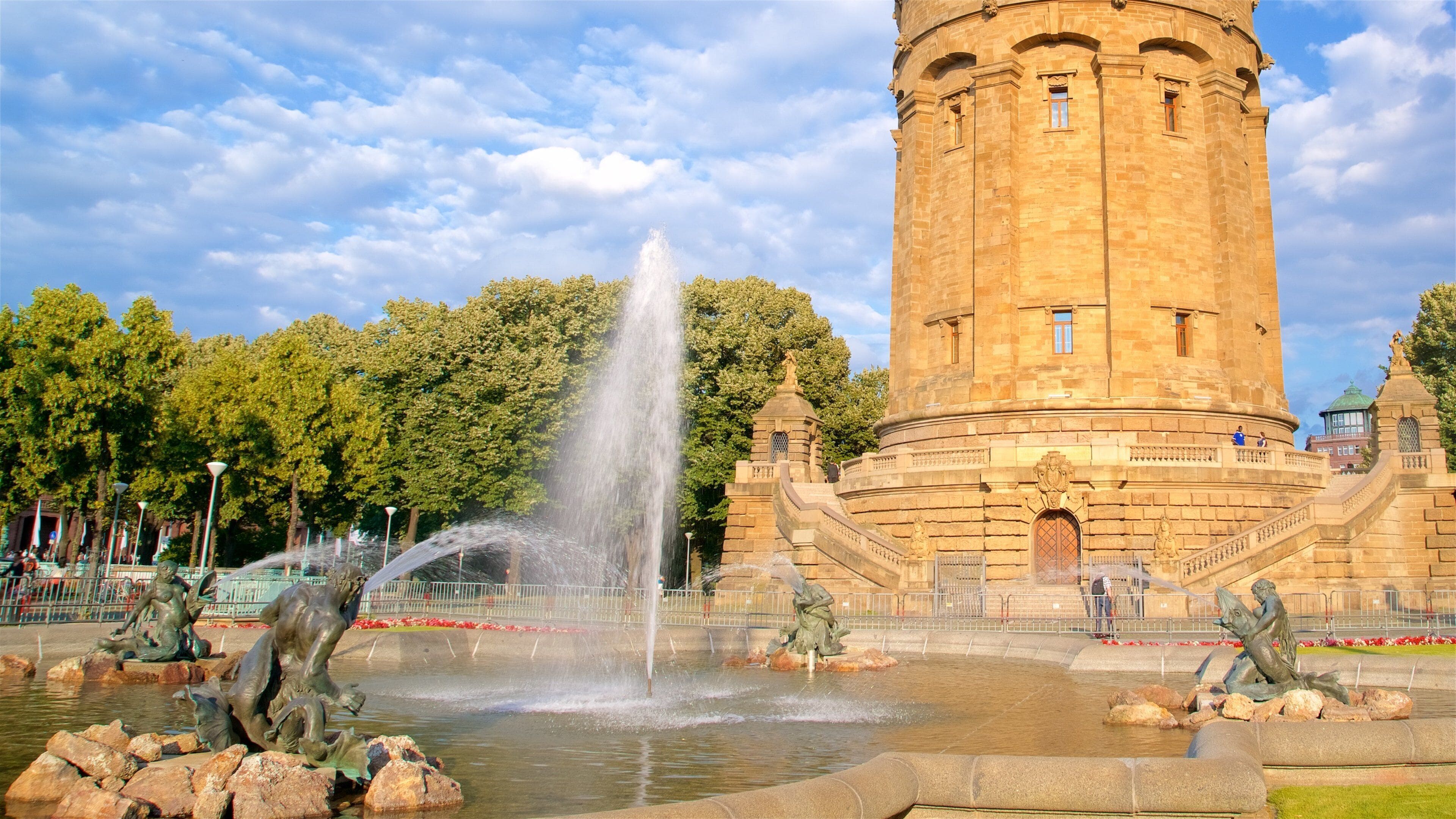 Mannheim Water Tower which includes a park, a fountain and heritage architecture