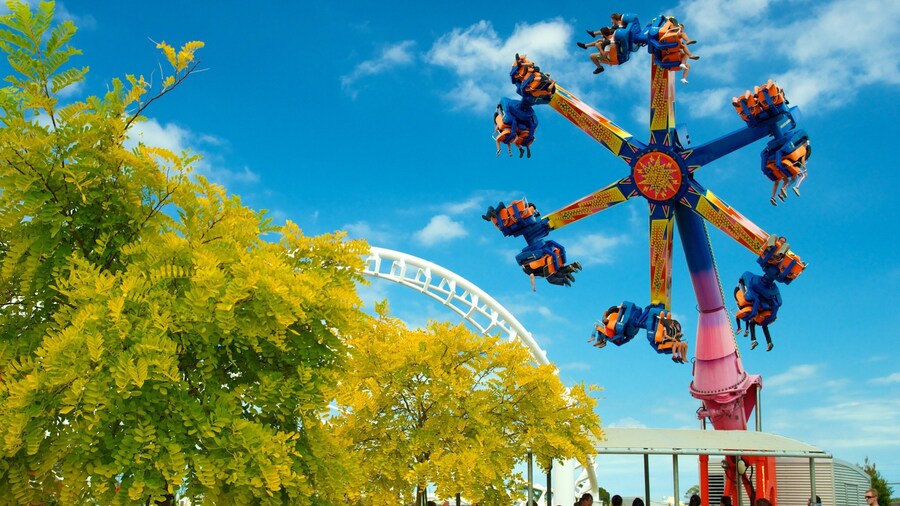 Rainbow\'s End toont attracties