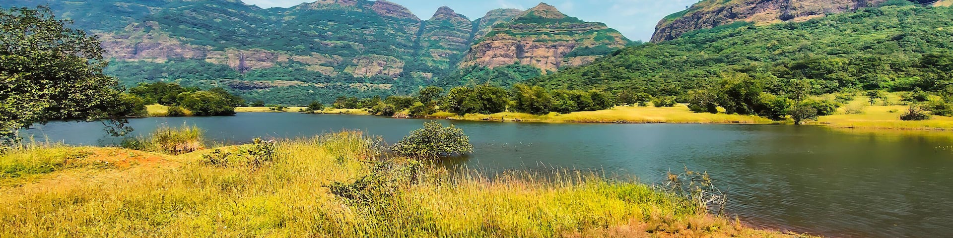 Panoramic view of beautiful Mulshi dam backwaters on a sunny day.