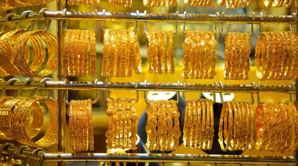 Muttrah Souq which includes interior views and shopping