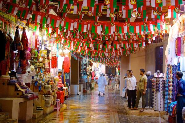 Muttrah Souq showing shopping and interior views