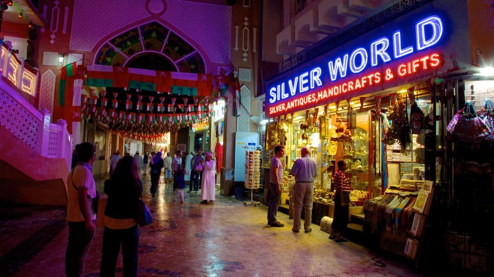 Muttrah Souq showing night scenes, shopping and nightlife