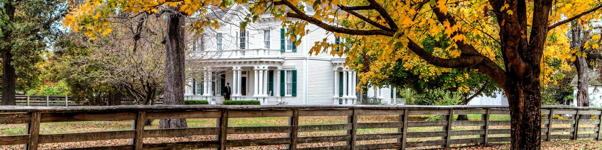 Hunter Dawson Home An antebellum mansion on an estate in New Madrid Missouri. Surrounded by fallen leaves in the fall setting.