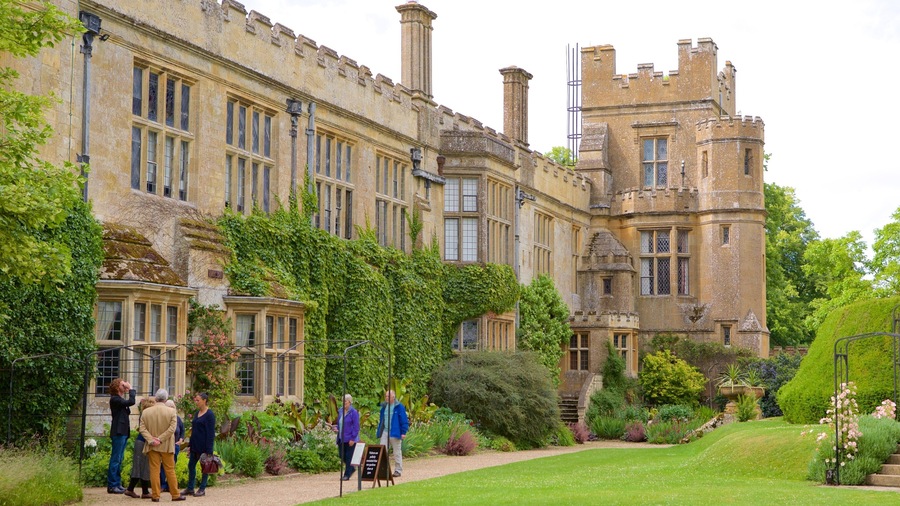 Sudeley Castle which includes chateau or palace, a park and heritage architecture