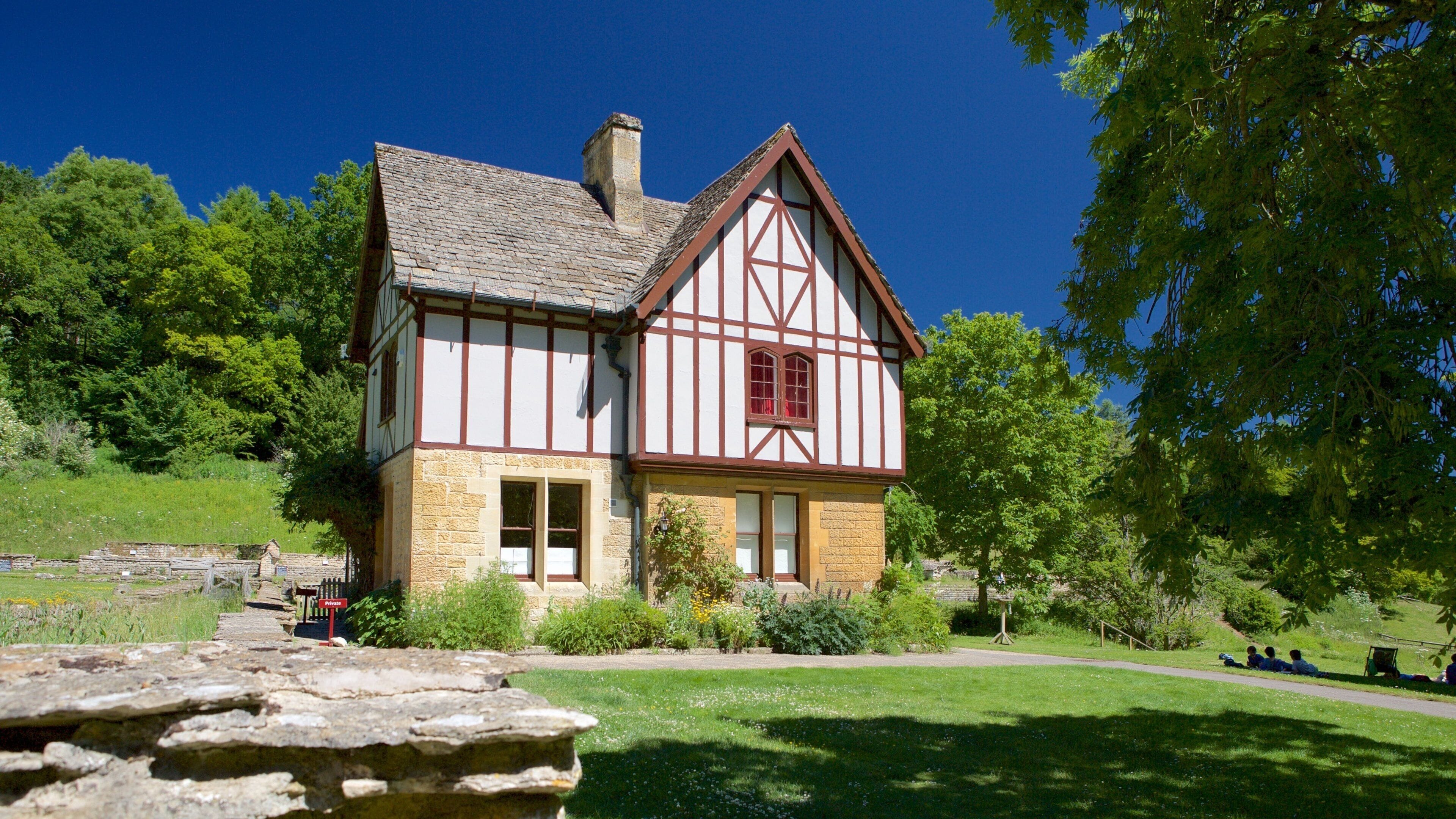 Chedworth Roman Villa fasiliteter samt hage og hus