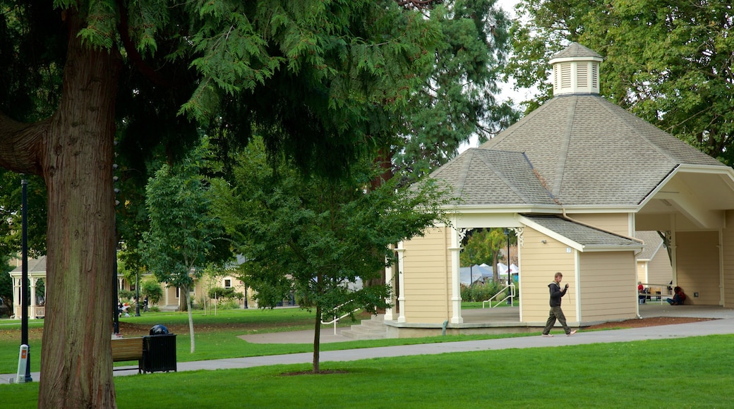 Esther Short Park showing a garden
