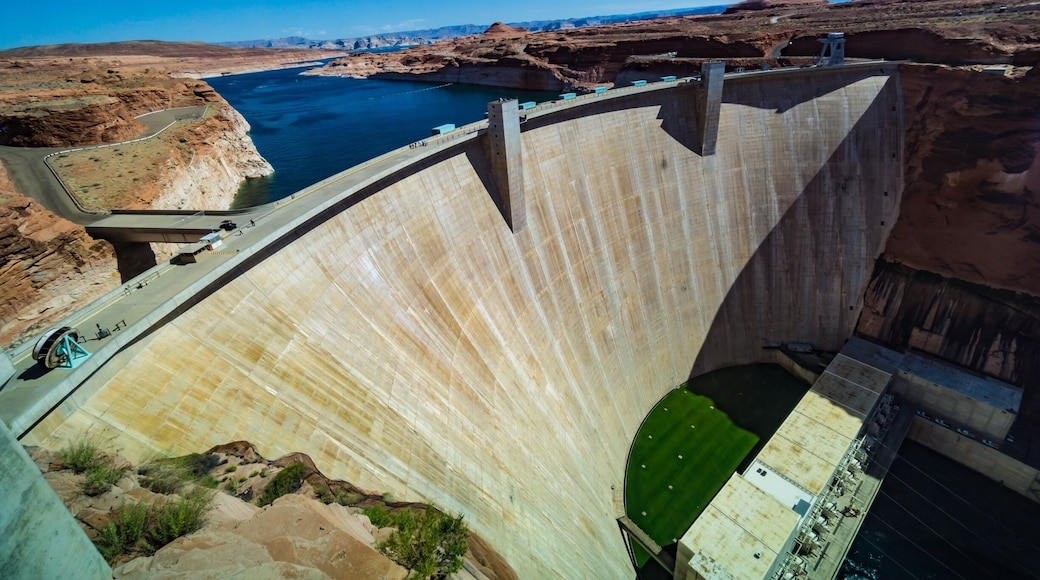 One great dam I have seen. This can generate around 4 billion kWh of electricity.