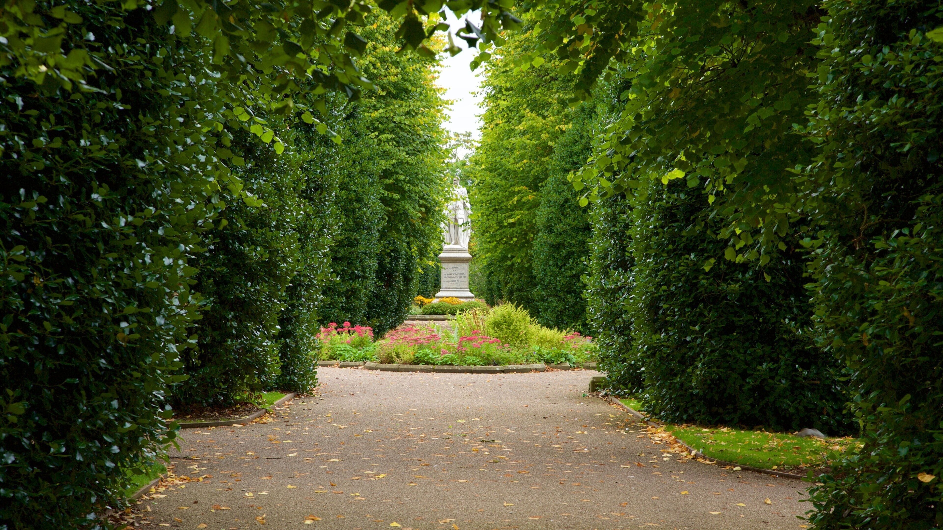 Grosvenor Park showing a park and a statue or sculpture