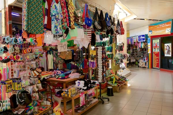 Mactan Marina Mall showing shopping and interior views