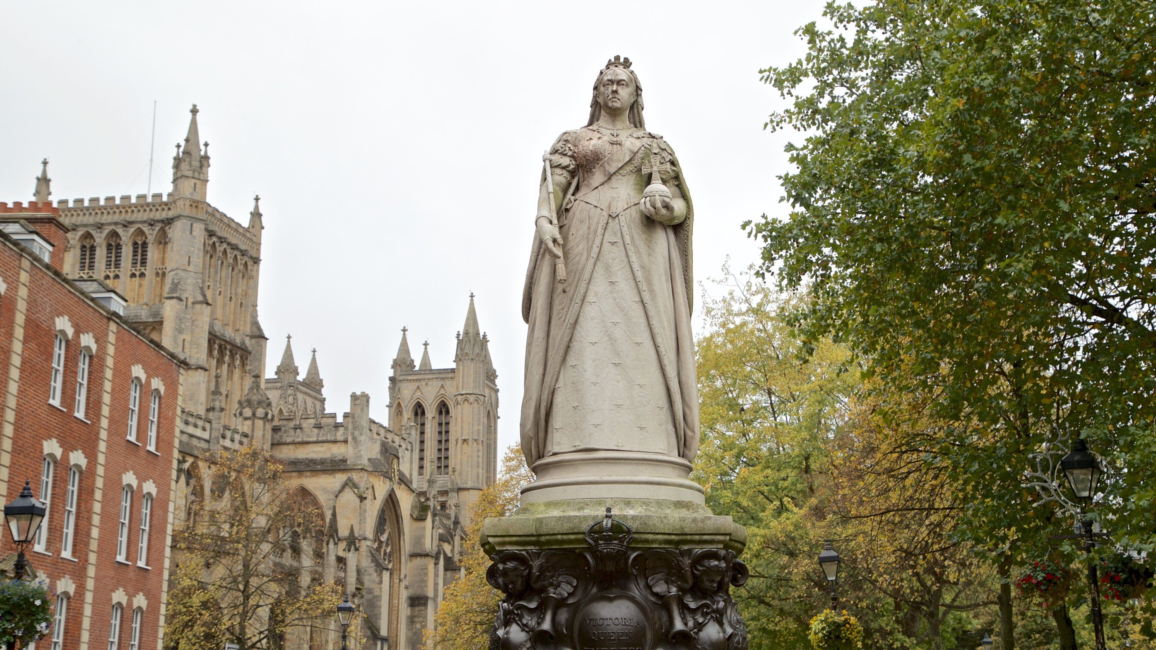 Dronning Victoria-statuen som omfatter kulturarvsgenstande og en statue eller en skulptur