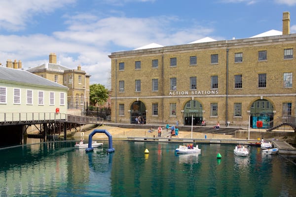 Portsmouth Historic Dockyard das einen Marina