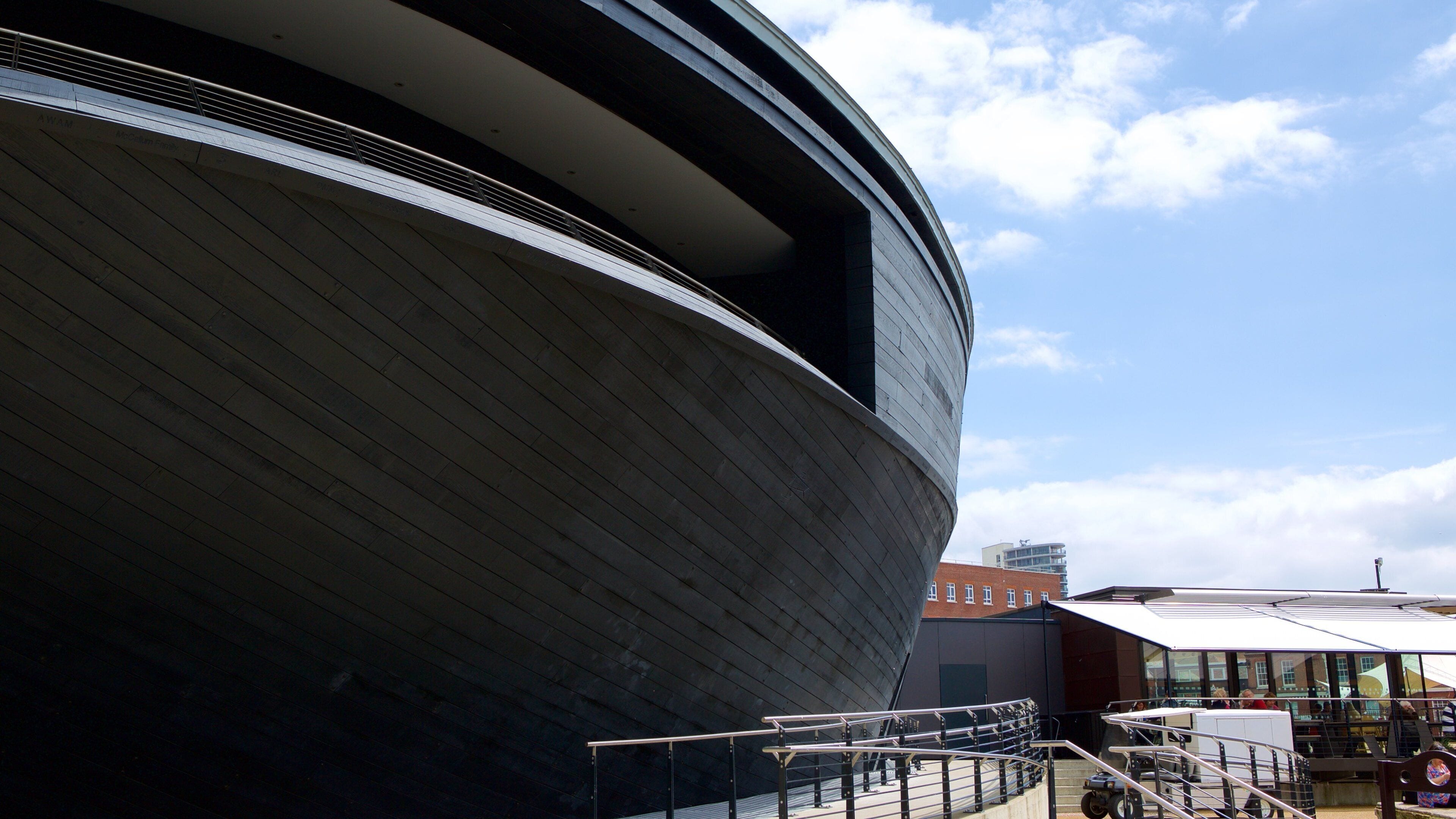 Portsmouth Historic Dockyard showing modern architecture