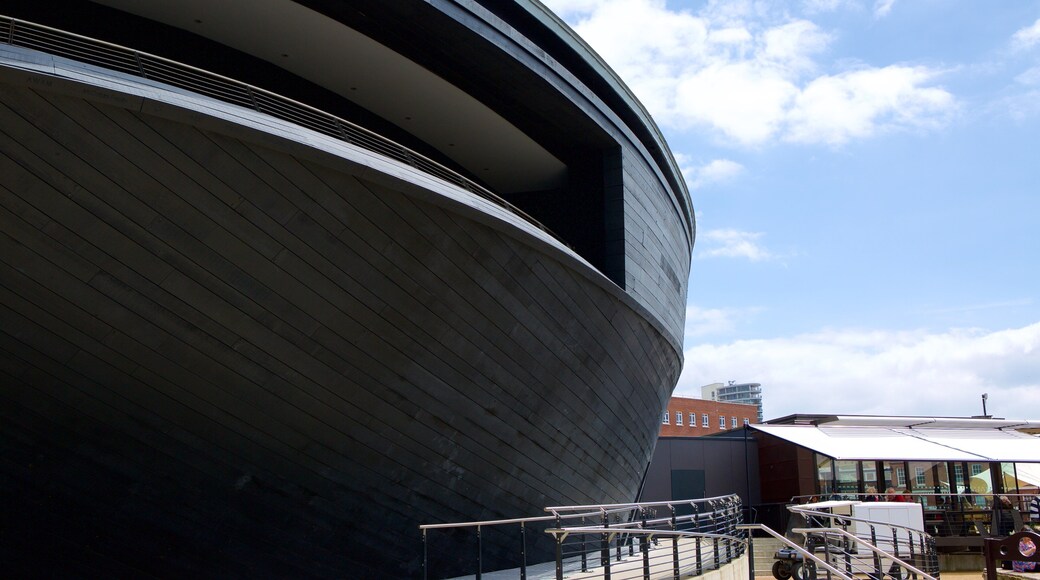 Portsmouth Historic Dockyard showing modern architecture