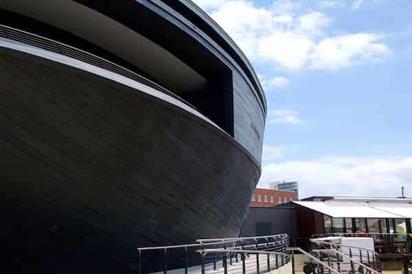 Portsmouth Historic Dockyard mettant en vedette architecture moderne