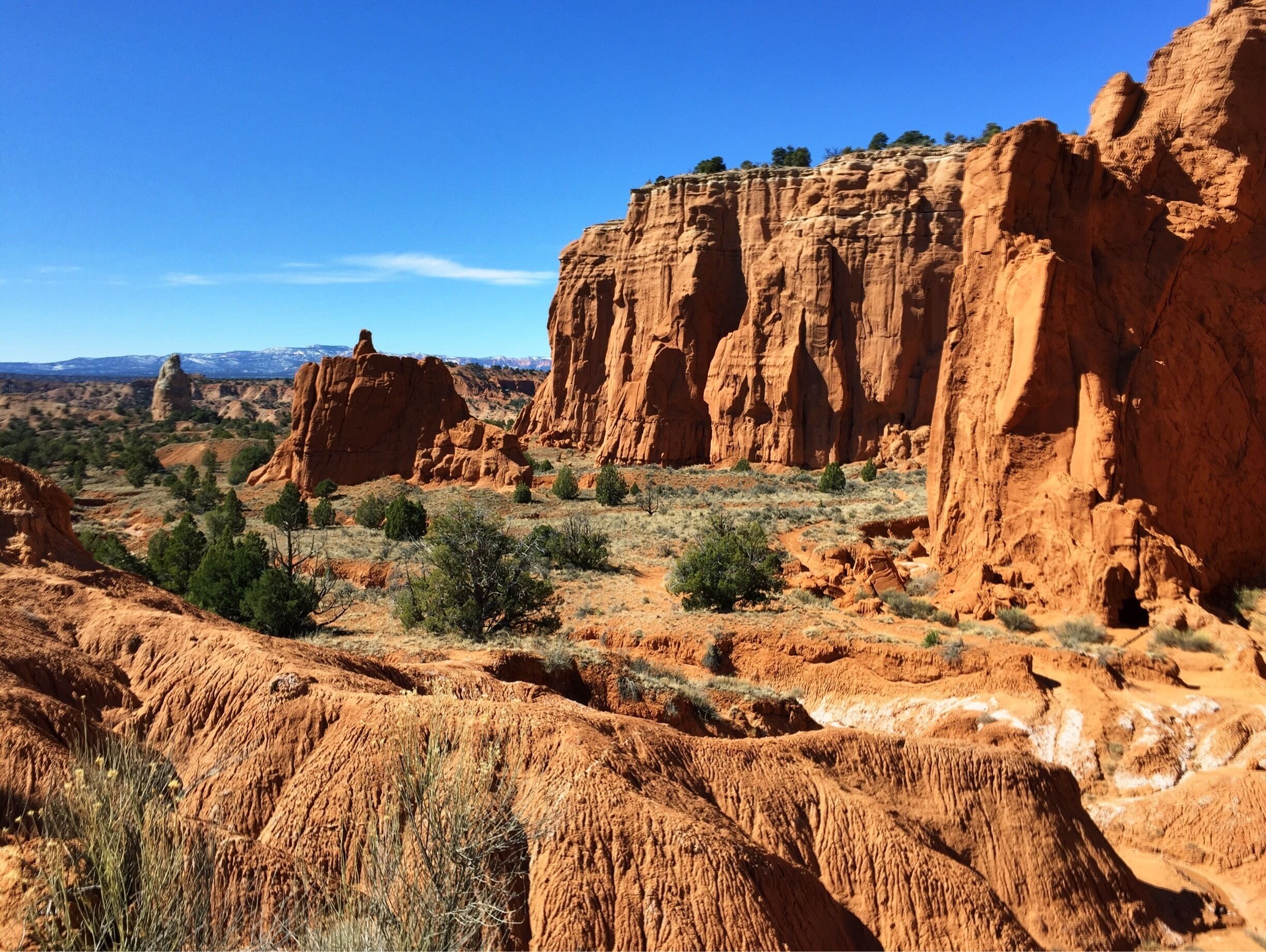 Walking along the Panoramic Trail at Kodachrome Basin