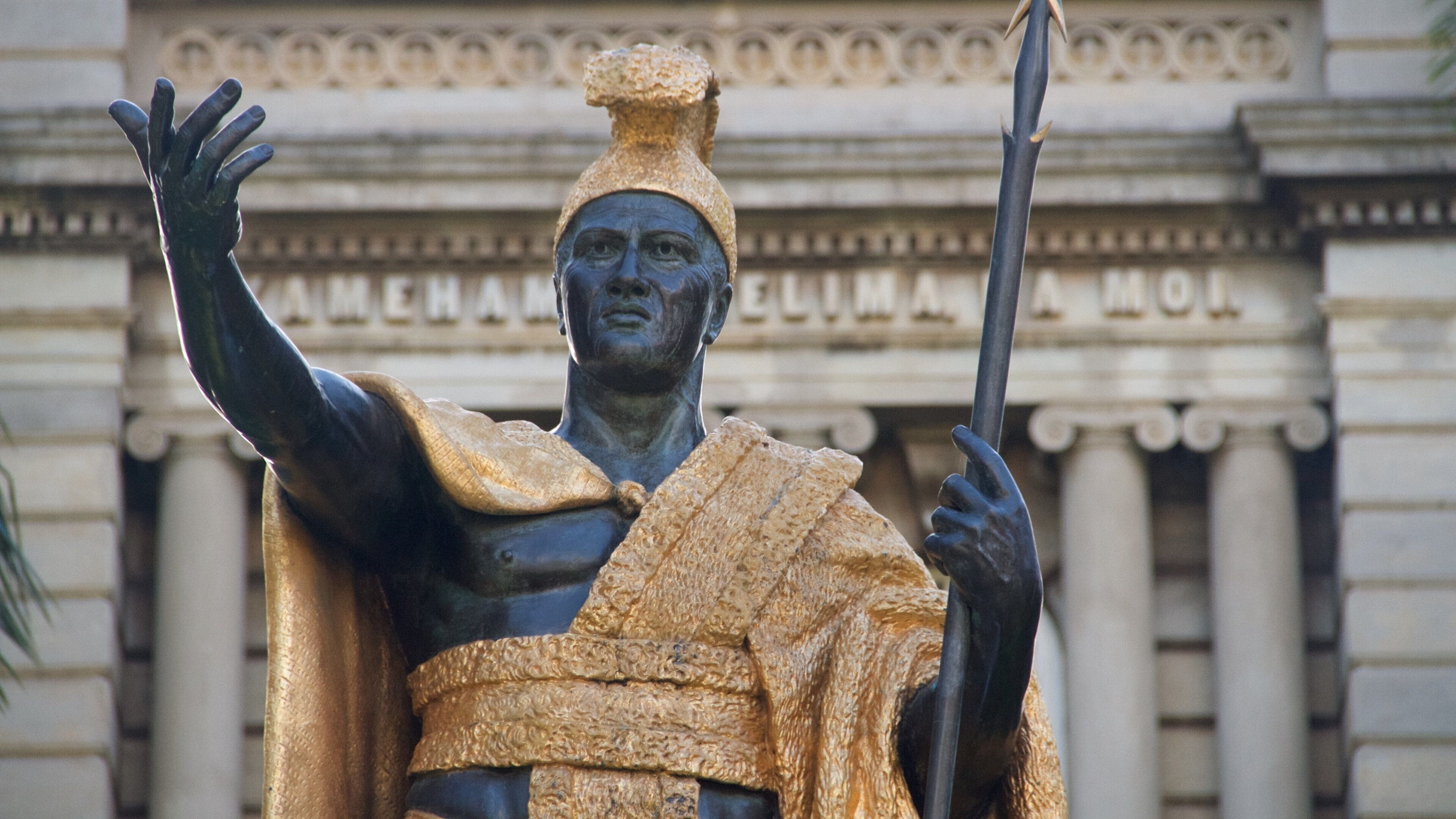 King Kamehameha Statue which includes a monument, a statue or sculpture and heritage architecture