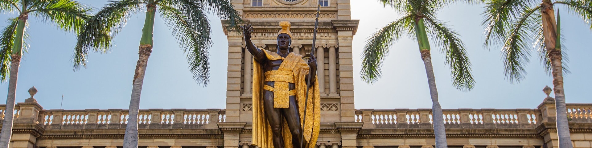 King Kamehameha Statue showing a statue or sculpture, a sunset and heritage architecture