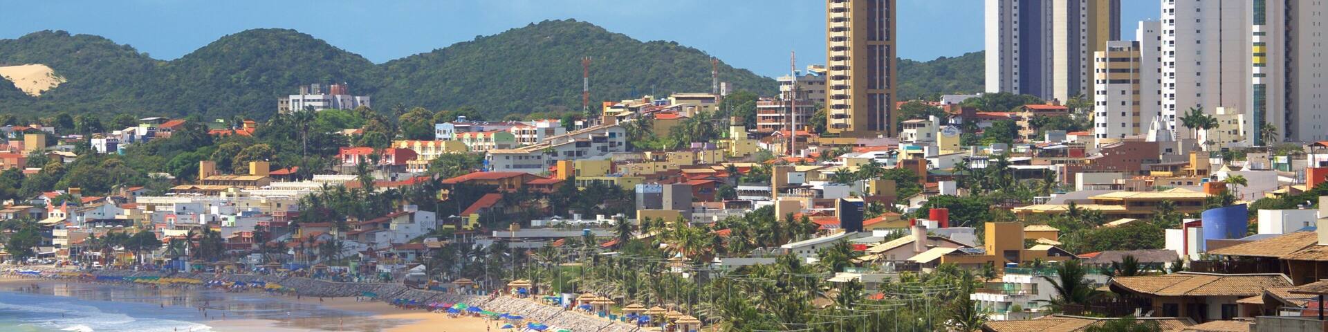 Plage de Ponta Negra montrant building, plage de sable et ville cĂŽtiĂšre
