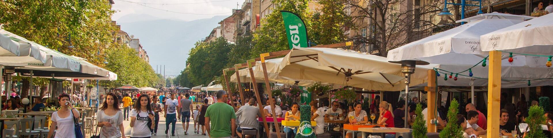 Vitoshka Boulevard which includes street scenes and outdoor eating