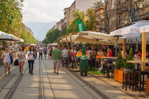 Vitoshka Boulevard which includes street scenes and outdoor eating