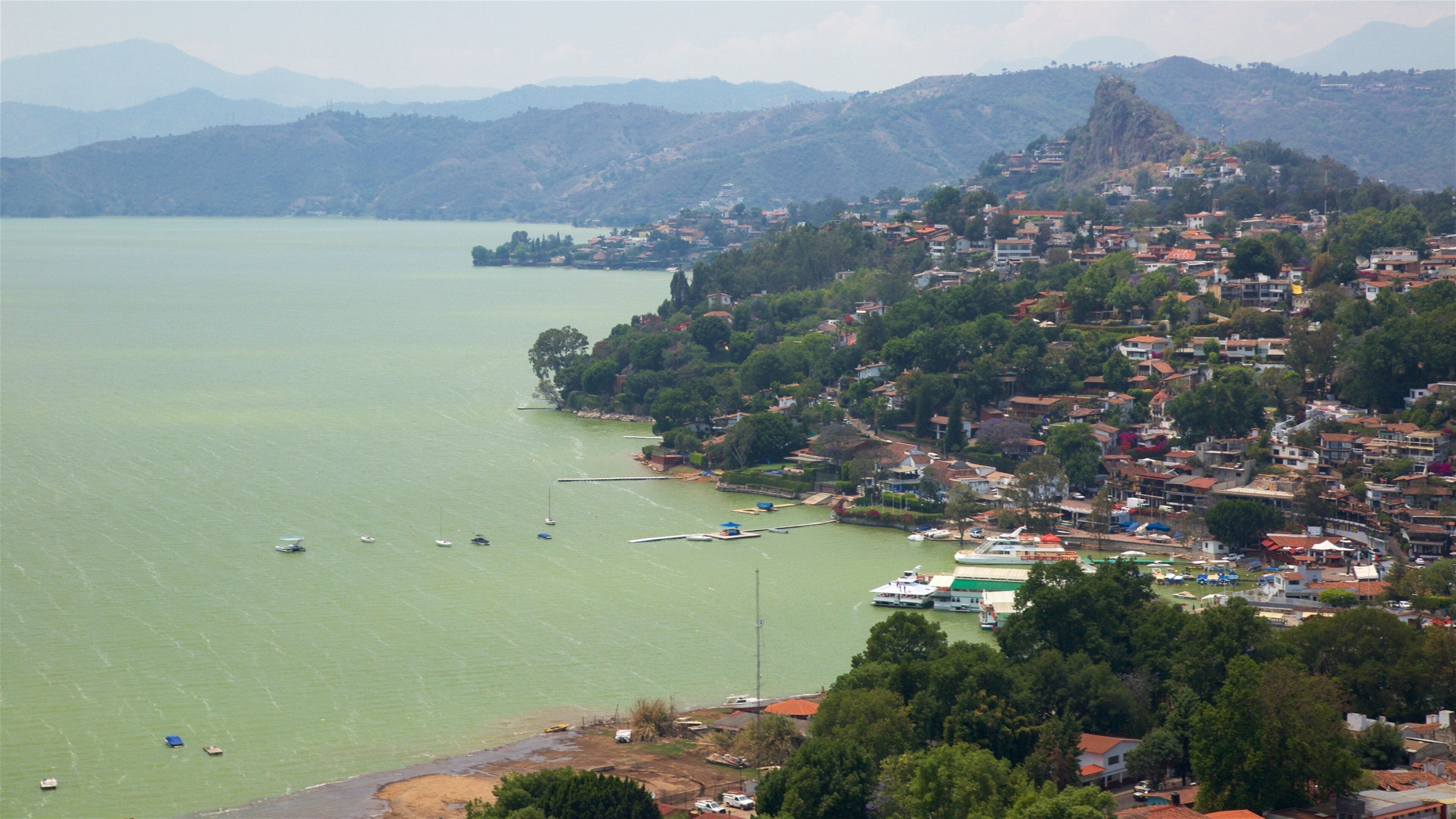 Toluca showing tranquil scenes, a coastal town and general coastal views