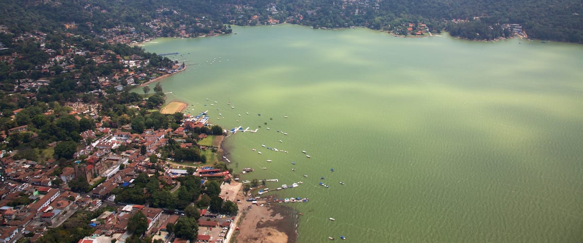 Toluca เนื้อเรื่องที่ หมอก, วิวทิวทัศน์ และ ชายฝั่งทะเล