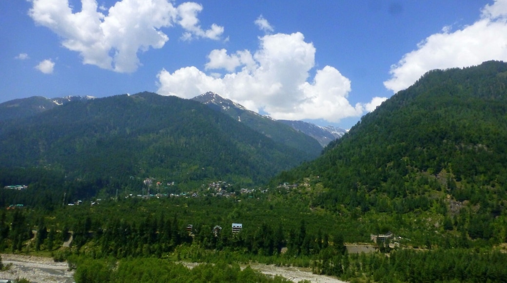 Ohhhh Manali I miss your beauty. Vashisht is such a pretty village. Be sure to head up to Rohtang Pass for some astounding beauty.