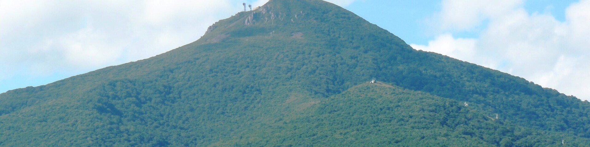 釜臥山、国道338号、大湊市街地より撮影