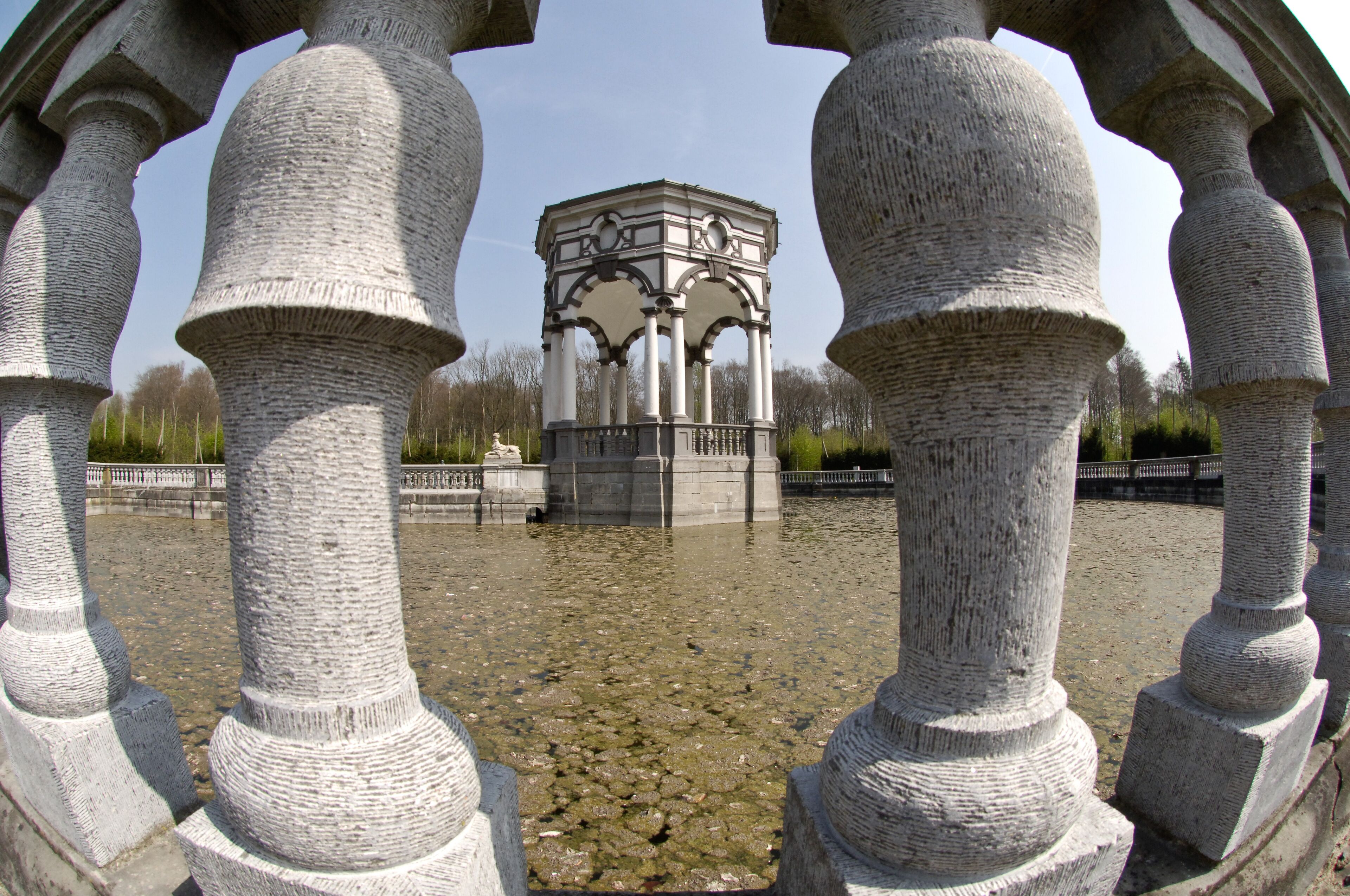 Enghien parc kiosque jardin eau