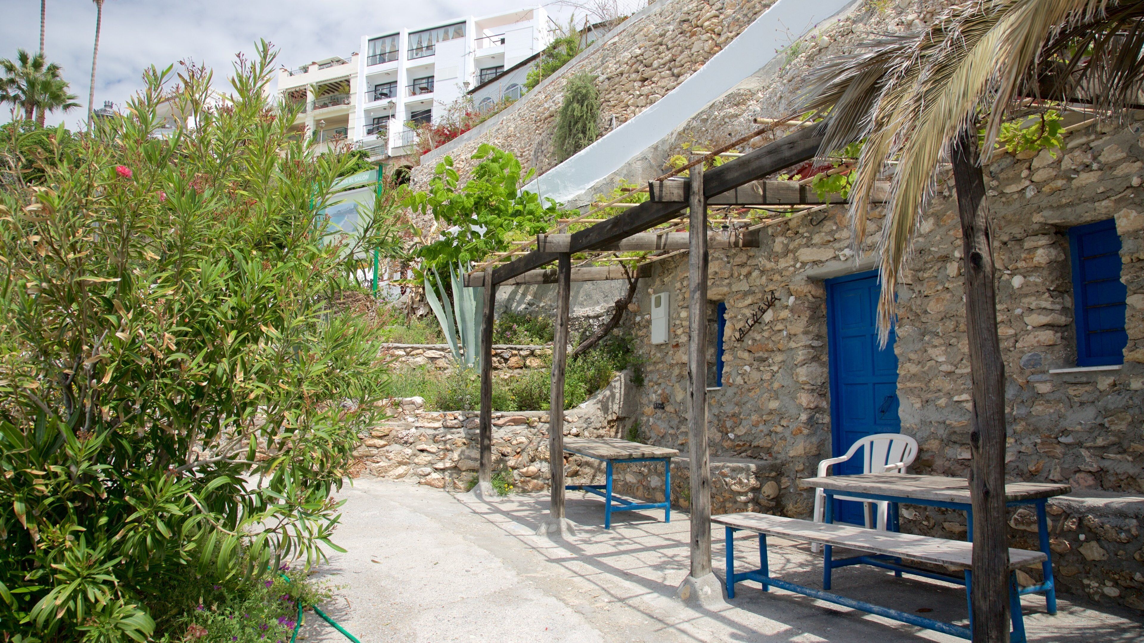 Salon Beach which includes a house