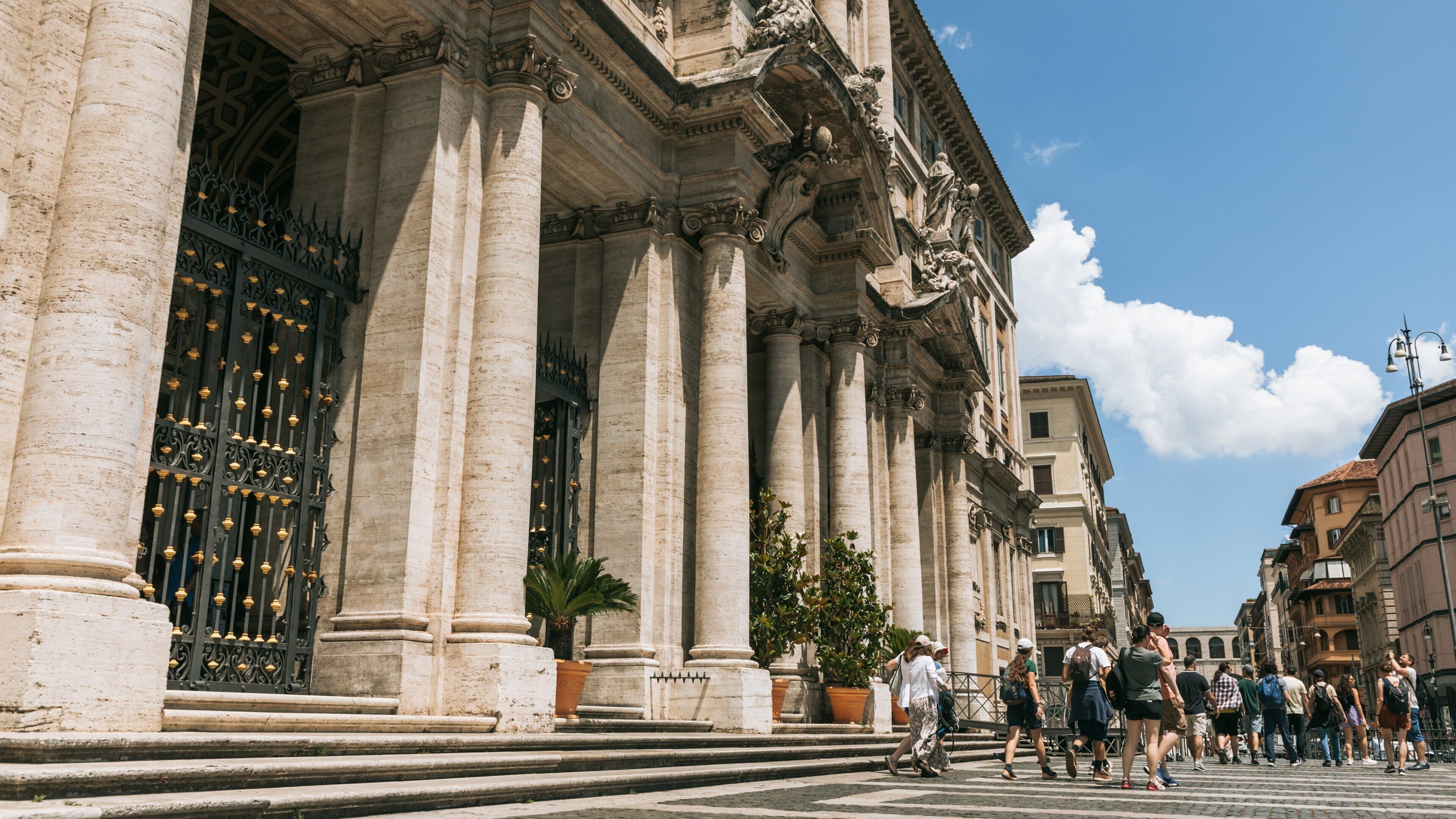 Esquilino showing street scenes and heritage architecture