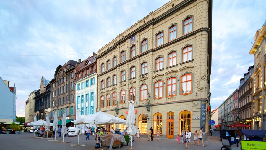 Old Town showing street scenes