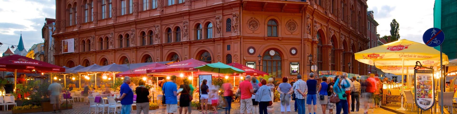 Altstadt das einen historische Architektur, StraĂenszenen und MĂ€rkte
