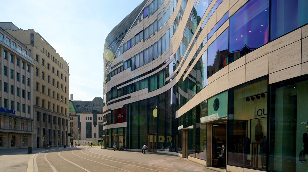 Königsallee fasiliteter samt moderne arkitektur og by