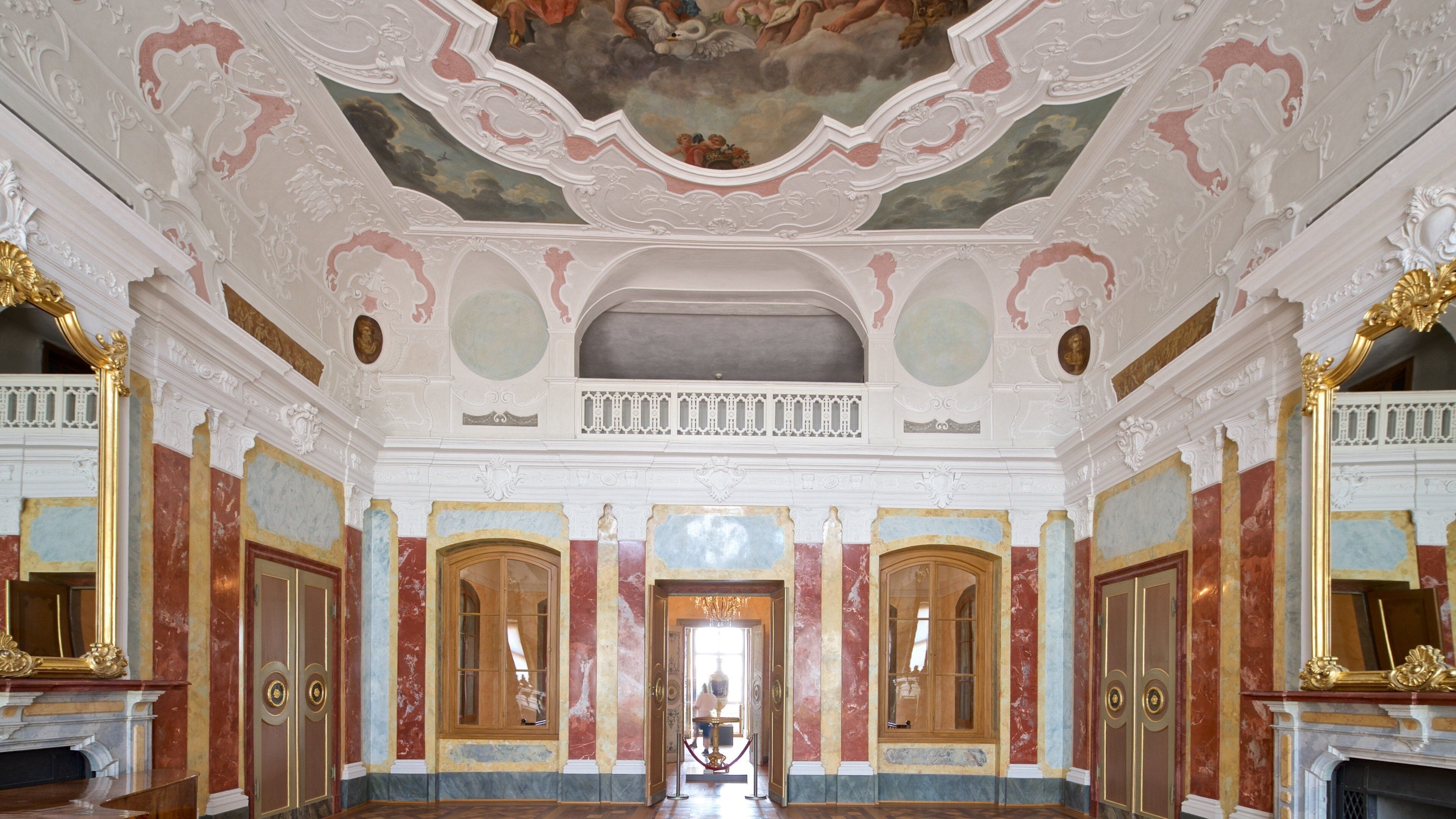 Château Belvedere mettant en vedette vues intérieures, patrimoine historique et art