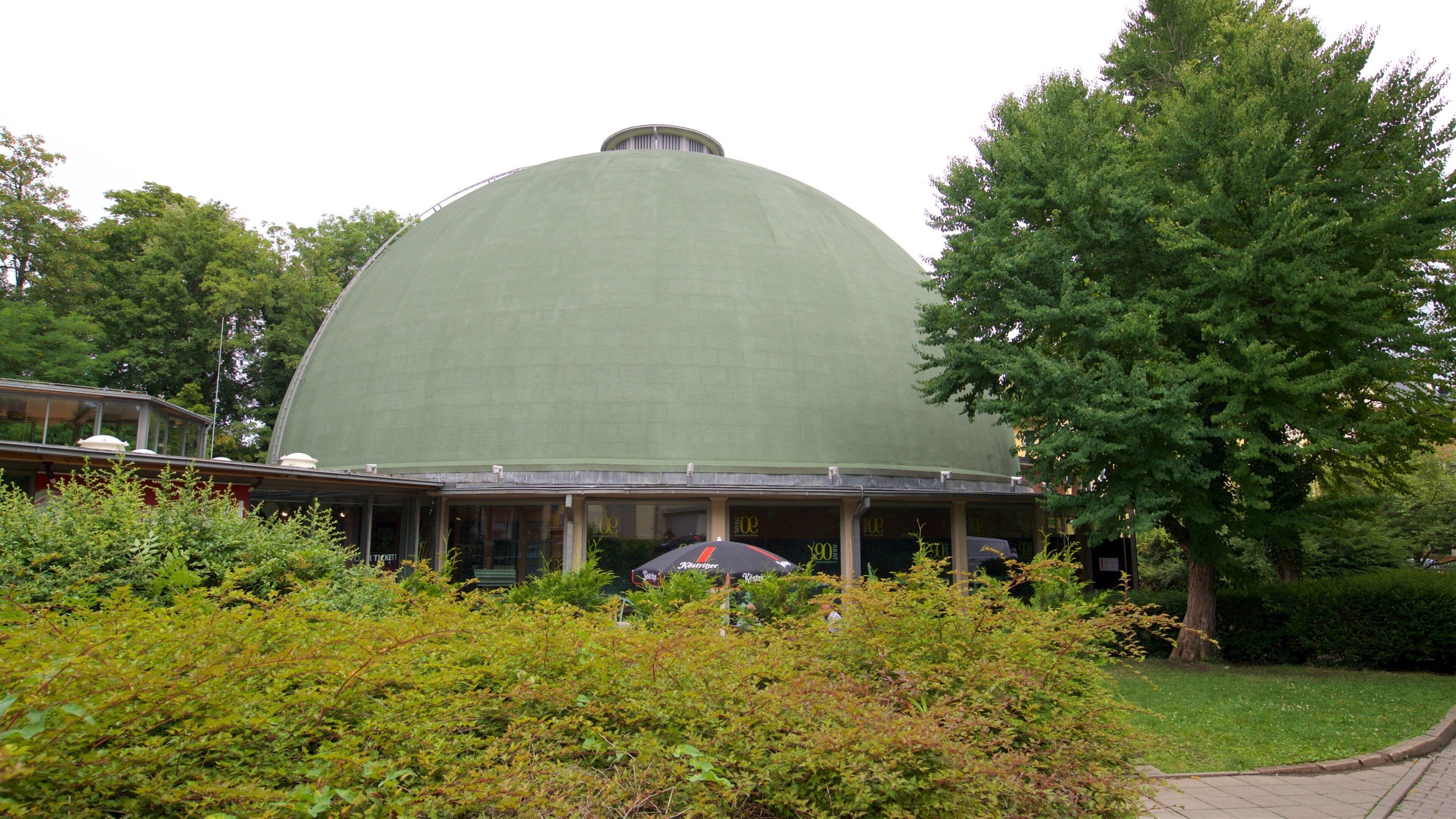 Zeiss Planetarium showing a park