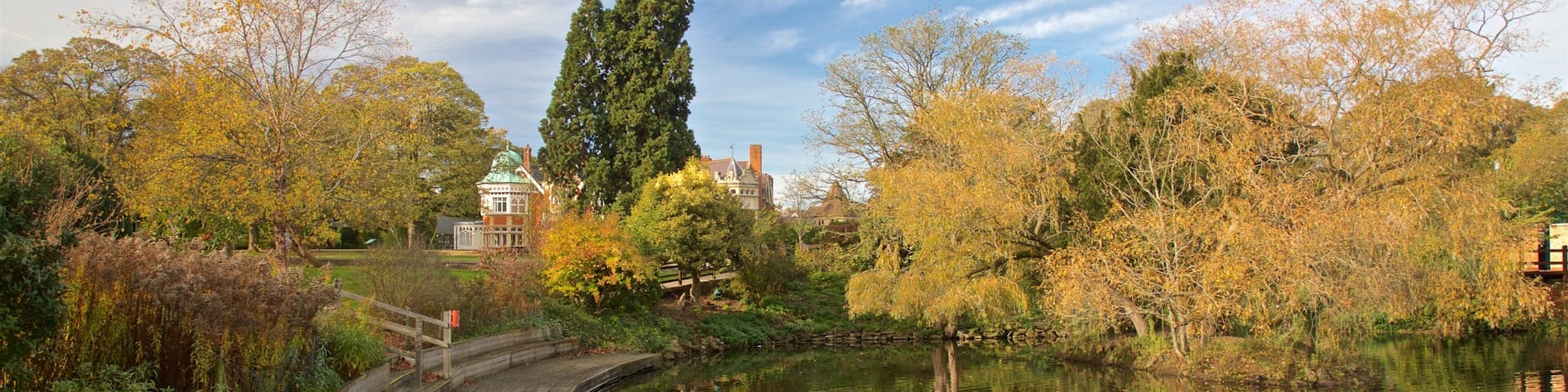 Bletchley Park which includes a pond