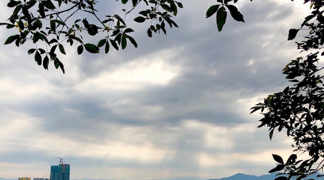 If you love weekend hiking, this is another alternative for your list of hills around Kuala Lumpur. Easy hike but have many tops, can be a little confusing. So when you climb remember your route.