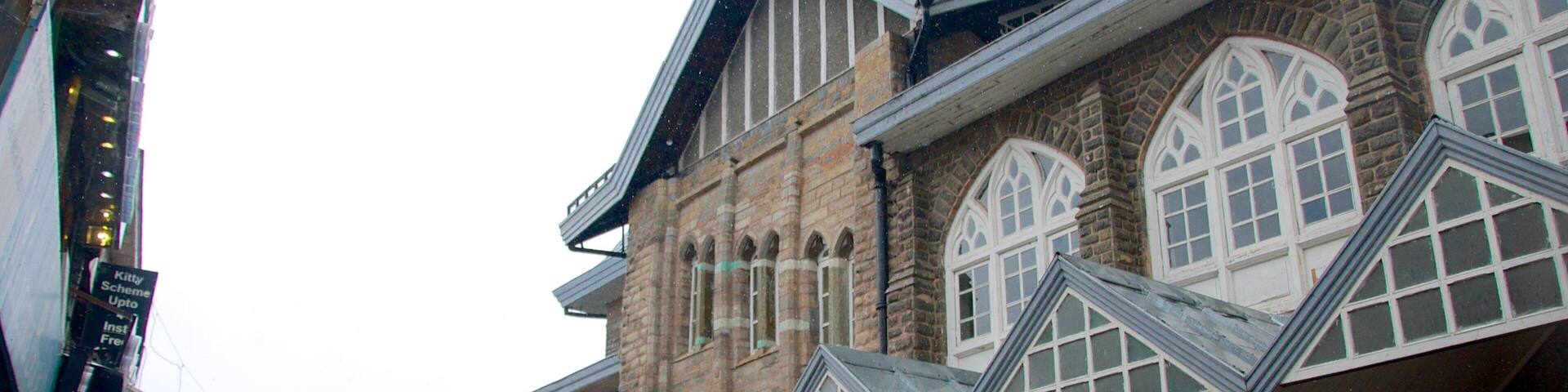 Gaiety Theater featuring heritage architecture and street scenes