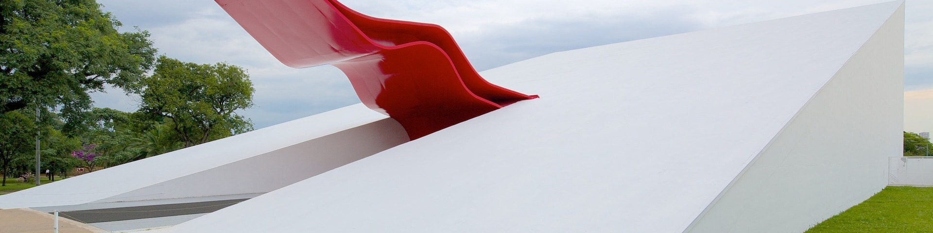 Auditório Ibirapuera que inclui arquitetura moderna