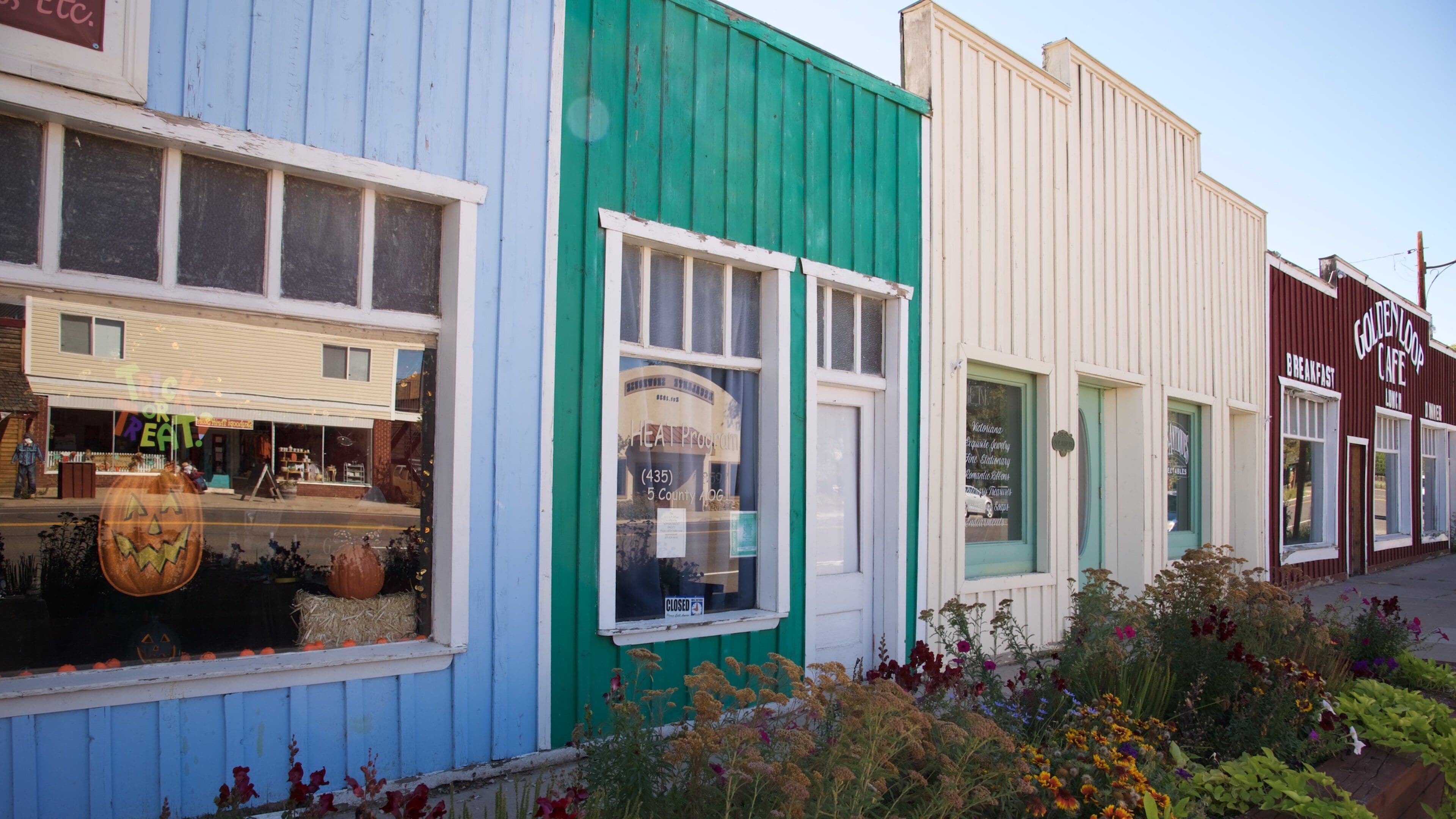 Escalante featuring street scenes and heritage architecture