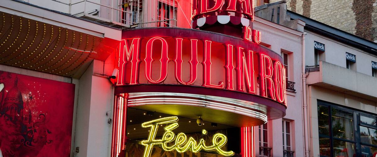 Pigalle which includes a bar, signage and theater scenes