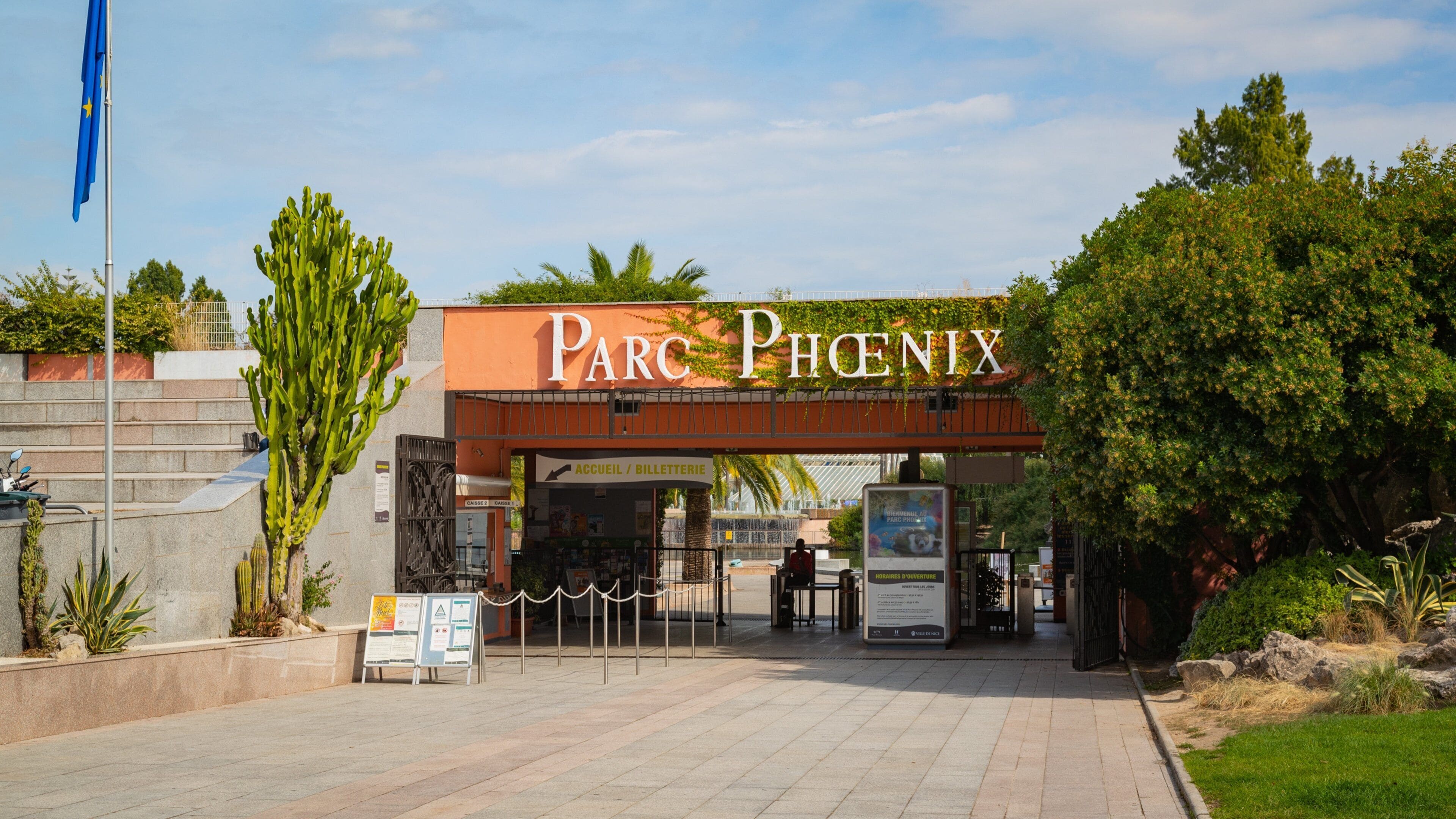 L\'Arenas which includes a garden and signage