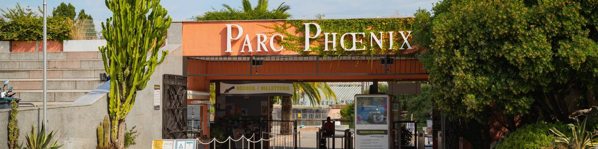 L\'Arenas which includes a garden and signage