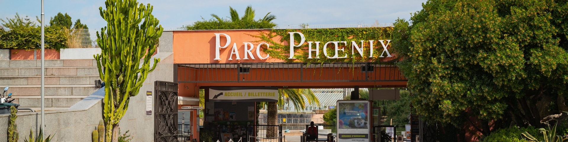 L\'Arenas which includes a garden and signage